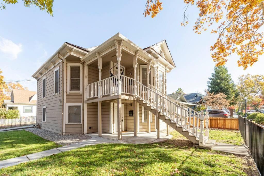 A+ 2 Bedroom Victorian Home Away From Home Sacramento Exterior photo