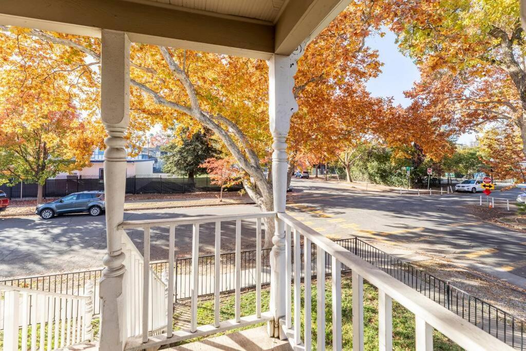 A+ 2 Bedroom Victorian Home Away From Home Sacramento Exterior photo